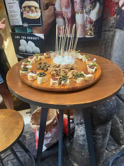 Photo by Elliot Thompson